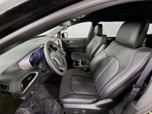 New 2026 Chrysler Pacifica Select FWD image 14