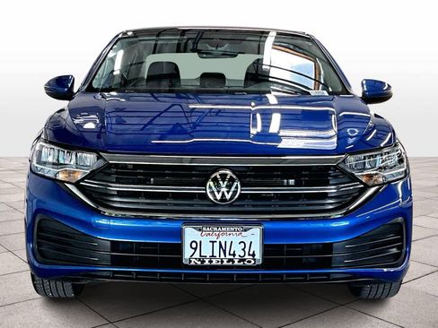 Used 2024 Volkswagen Jetta SE image 3