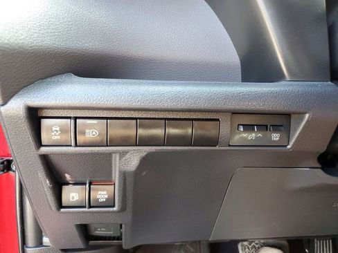 Used 2022 Toyota Sienna XSE image 28