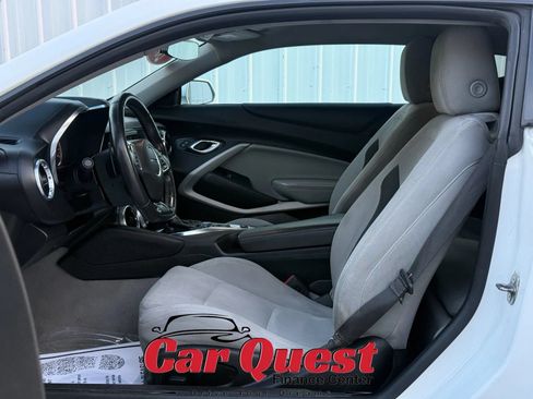 Used 2020 Chevrolet Camaro LT RWD image 9