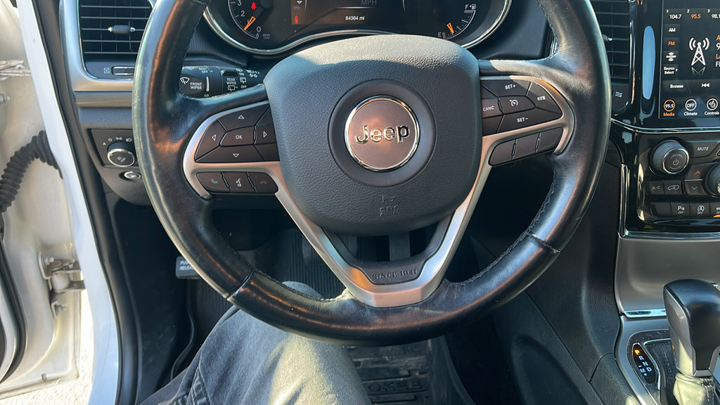 Used 2020 Jeep Grand Cherokee Altitude AWD/4WD image 12