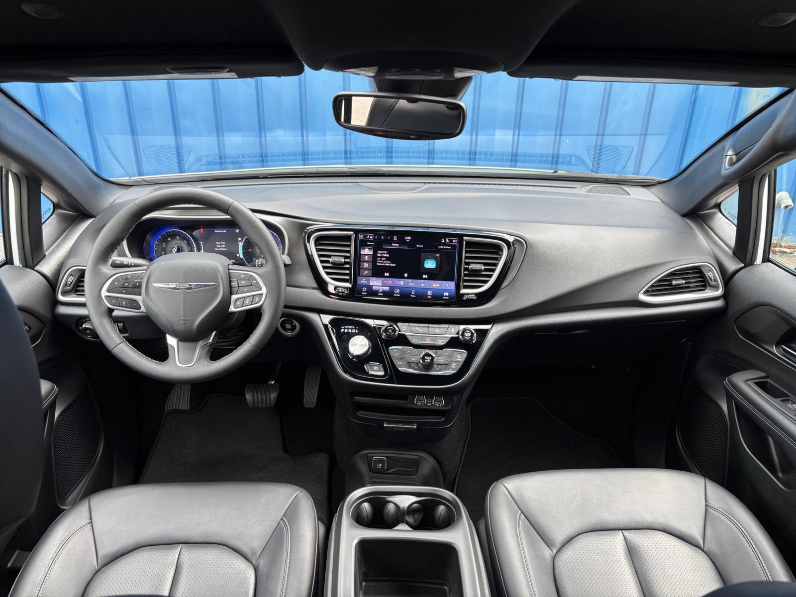 Used 2025 Chrysler Pacifica Select FWD image 36