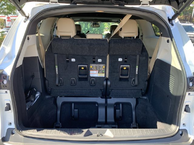 Certified 2024 Toyota Sienna XLE FWD image 38