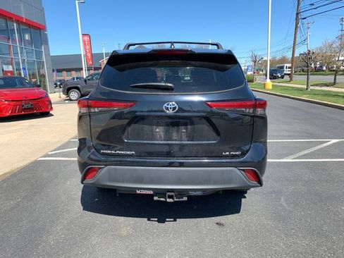 Used 2023 Toyota Highlander AWD image 4
