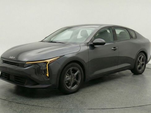 Used 2025 Kia K4 LXS image 3