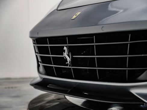 Used 2018 Ferrari GTC4Lusso AWD/4WD image 36