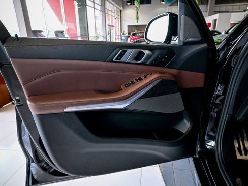 Used 2021 BMW X5 xDrive40i w/ M Sport Package image 16