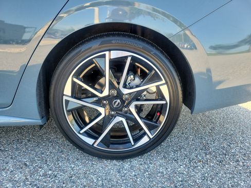 Certified 2025 Nissan Sentra SR FWD image 10