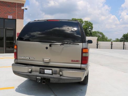 Used 2001 GMC Yukon XL Denali AWD/4WD image 41