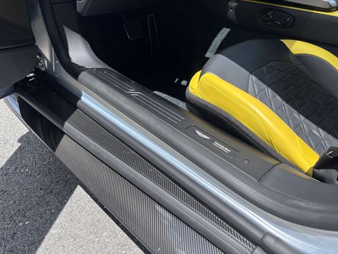 Used 2025 Aston Martin Vanquish RWD image 3