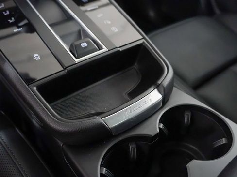 Certified 2025 Porsche Macan image 34