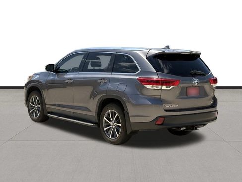 Used 2019 Toyota Highlander XLE FWD image 7