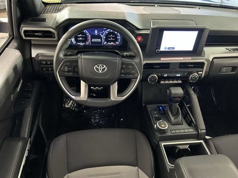 Used 2024 Toyota Tacoma TRD Sport AWD/4WD image 21