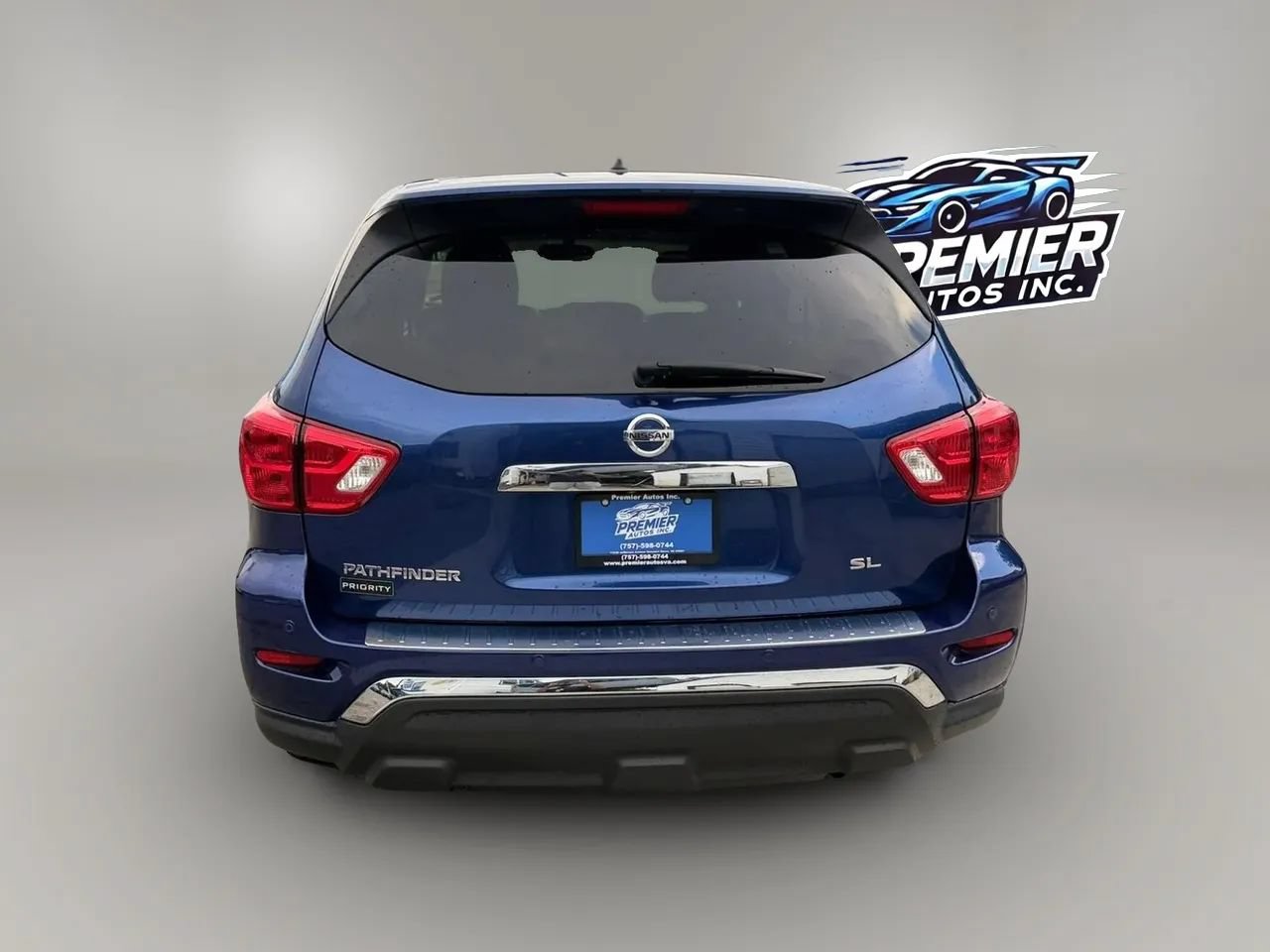 Used 2018 Nissan Pathfinder SL w/ Cargo Package FWD image 6