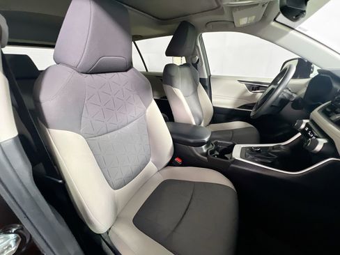 Used 2021 Toyota RAV4 XLE w/ Convenience Package AWD/4WD image 30