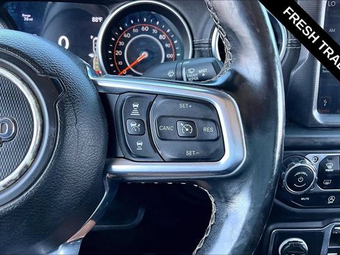 Used 2020 Jeep Gladiator Overland AWD/4WD image 14