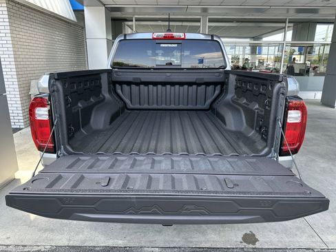 Used 2024 GMC Canyon AT4 w/ Technology Package AWD/4WD image 32
