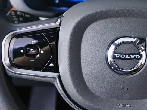 Used 2023 Volvo XC60 B5 Ultimate w/ Climate Package FWD image 12