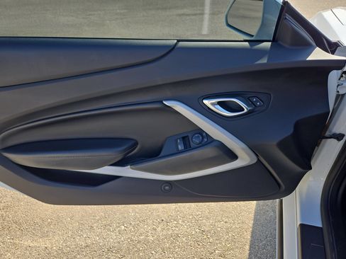 Used 2018 Chevrolet Camaro SS RWD image 11