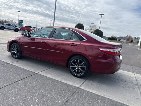 Used 2017 Toyota Camry XSE w/ Moonroof Package FWD image 9