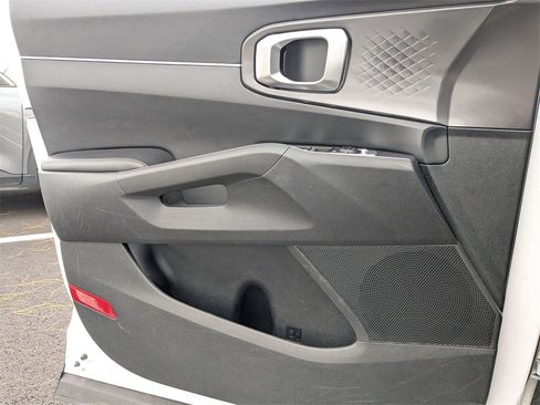 Used 2024 Kia Sorento S image 16