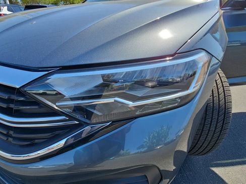 Certified 2023 Volkswagen Jetta SE w/ Panoramic Sunroof Package FWD image 30