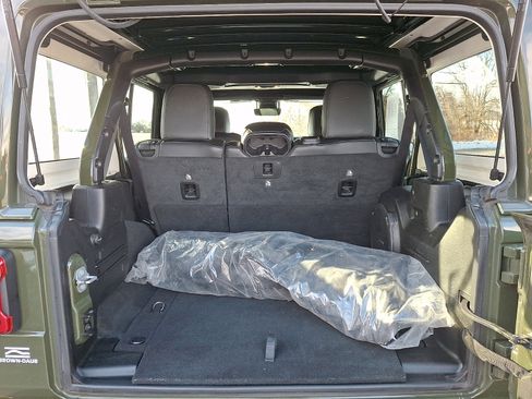 Certified 2022 Jeep Wrangler Unlimited Sahara image 29