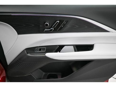 Certified 2024 Cadillac Lyriq Luxury AWD/4WD image 20