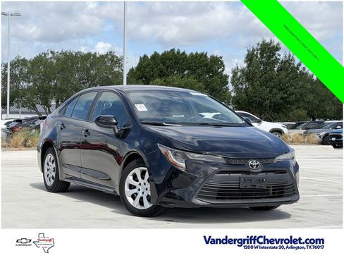 Used 2023 Toyota Corolla LE FWD image 2