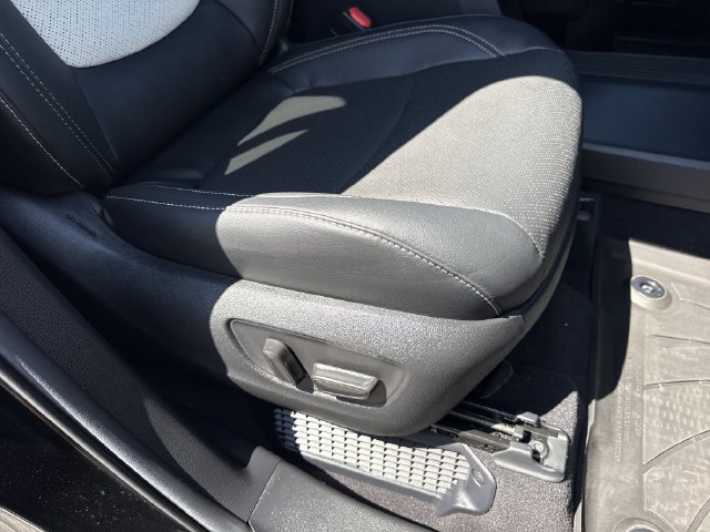 Used 2025 Toyota Sienna Limited AWD/4WD image 35