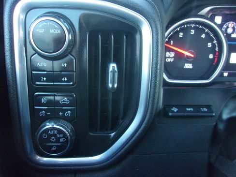 Used 2022 Chevrolet Silverado 1500 LTZ w/ Technology Package image 17