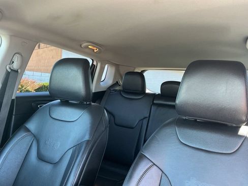 Used 2022 Jeep Compass Latitude AWD/4WD image 11
