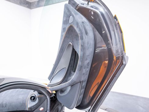 Used 2019 McLaren 600LT RWD image 21