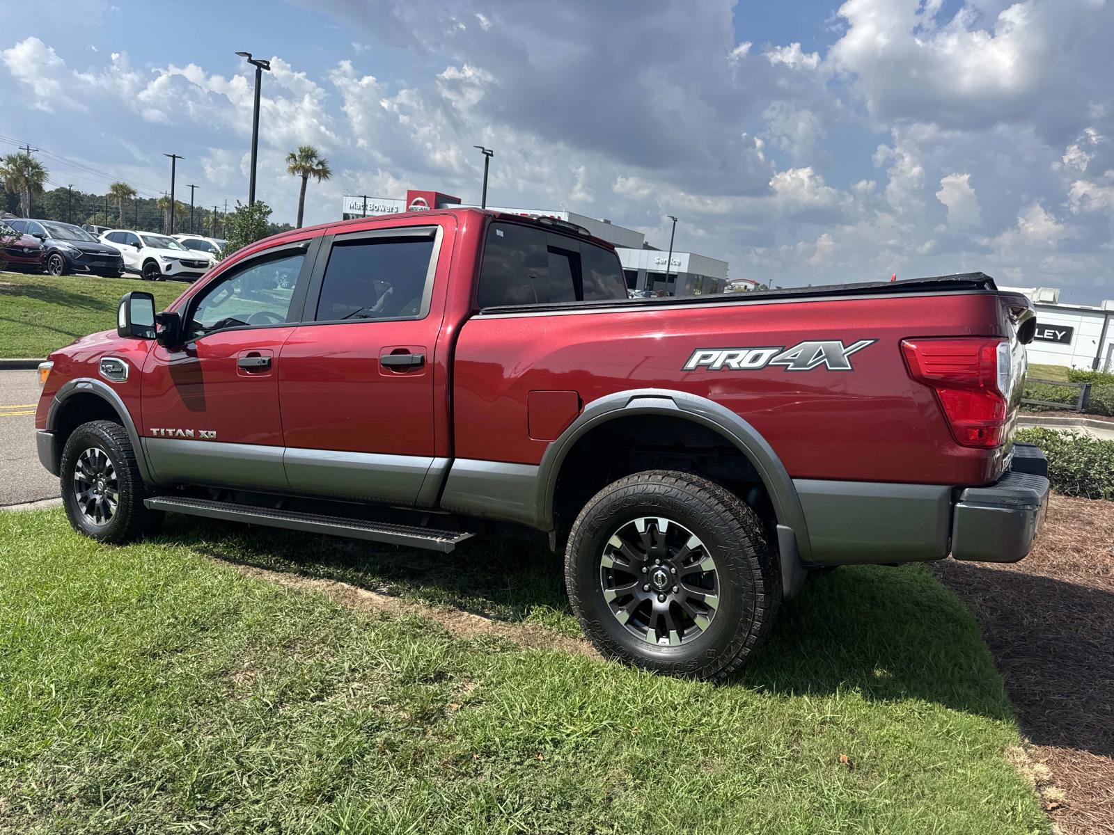 Used 2017 Nissan Titan PRO-4X AWD/4WD image 8