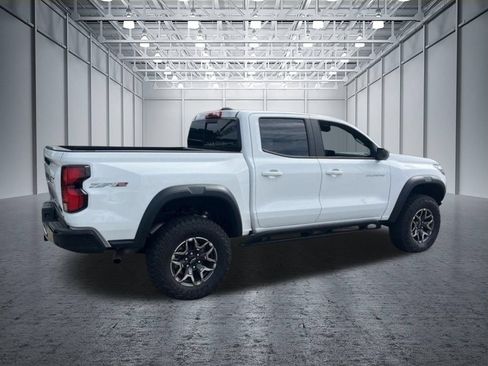 Used 2026 Chevrolet Colorado ZR2 w/ Technology Package AWD/4WD image 5