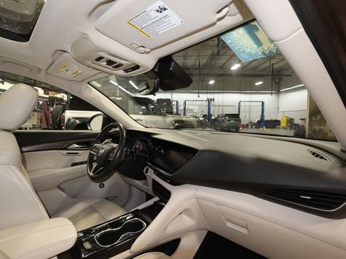 Used 2021 Buick Envision Avenir w/ Technology Package II image 28