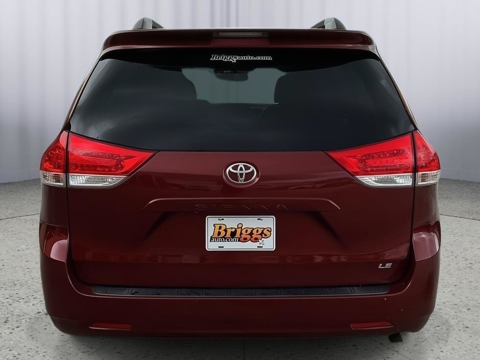 Used 2011 Toyota Sienna LE w/ Towing Pkg FWD image 4