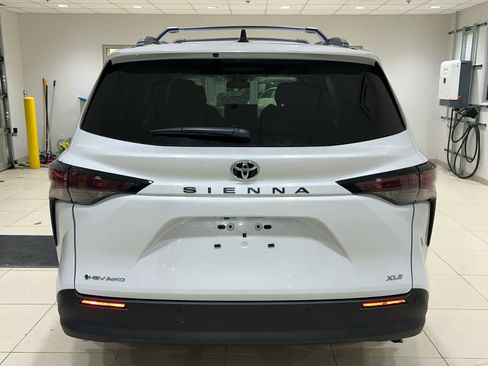 New 2026 Toyota Sienna XLE image 7