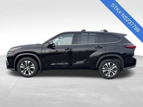 Used 2022 Toyota Highlander XLE image 4