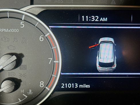 Used 2023 Nissan Rogue S image 19