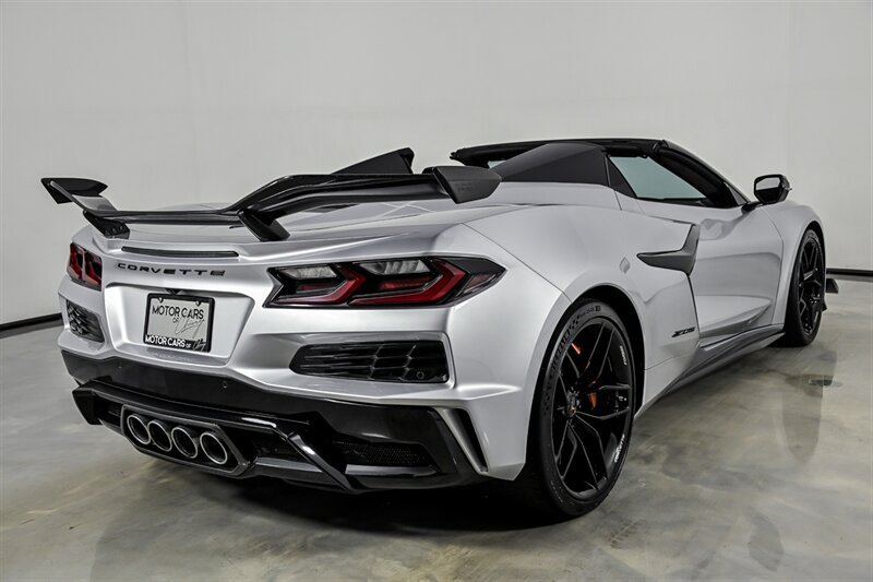 Used 2026 Chevrolet Corvette Z06 RWD image 9