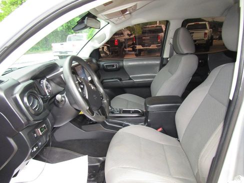 Used 2022 Toyota Tacoma SR AWD/4WD image 12