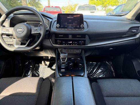 Used 2024 Nissan Rogue SV FWD image 10