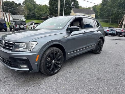 Used 2021 Volkswagen Tiguan SE R-Line AWD/4WD image 3