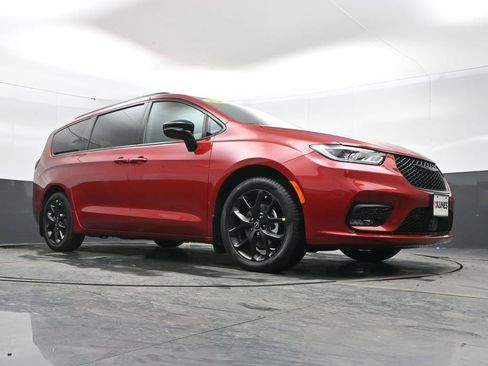 New 2026 Chrysler Pacifica Select w/ S Appearance Package FWD image 41