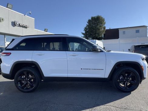 New 2026 Jeep Grand Cherokee Limited w/ Limited Altitude Package image 8