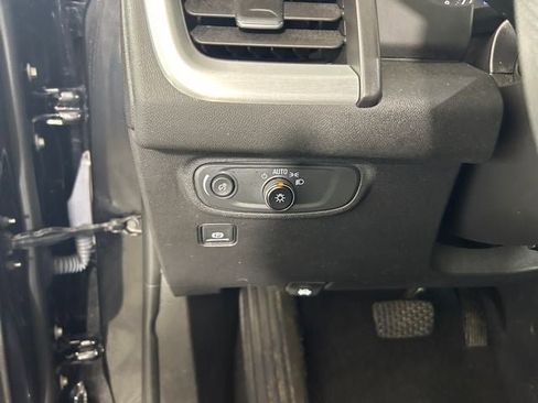 Used 2024 GMC Terrain SLE w/ Driver Convenience Package AWD/4WD image 19