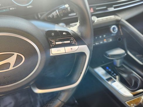 Used 2024 Hyundai Elantra Limited image 23