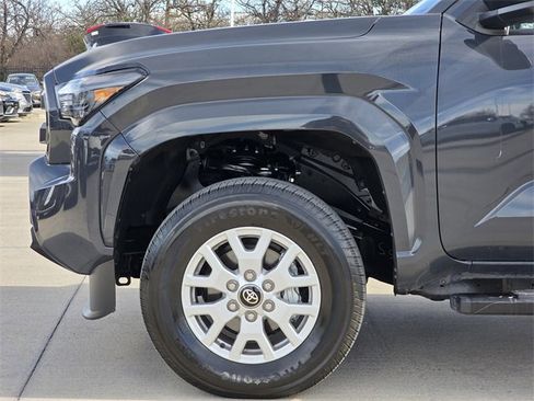 Used 2025 Toyota Tacoma SR image 5