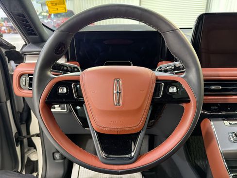 Used 2025 Lincoln Aviator Reserve w/ Illumination Package image 13